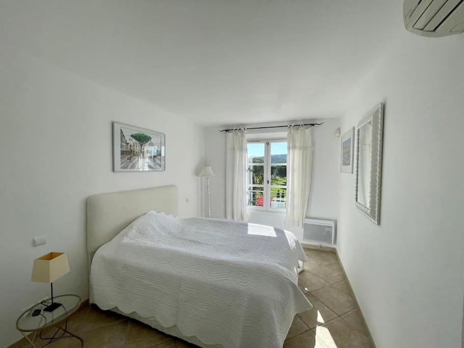 Charmantes Haus Im Golf Club Saint Tropez Luaran gambar
