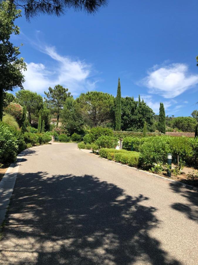 Charmantes Haus Im Golf Club Saint Tropez Luaran gambar
