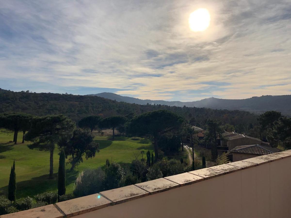 Charmantes Haus Im Golf Club Saint Tropez Luaran gambar