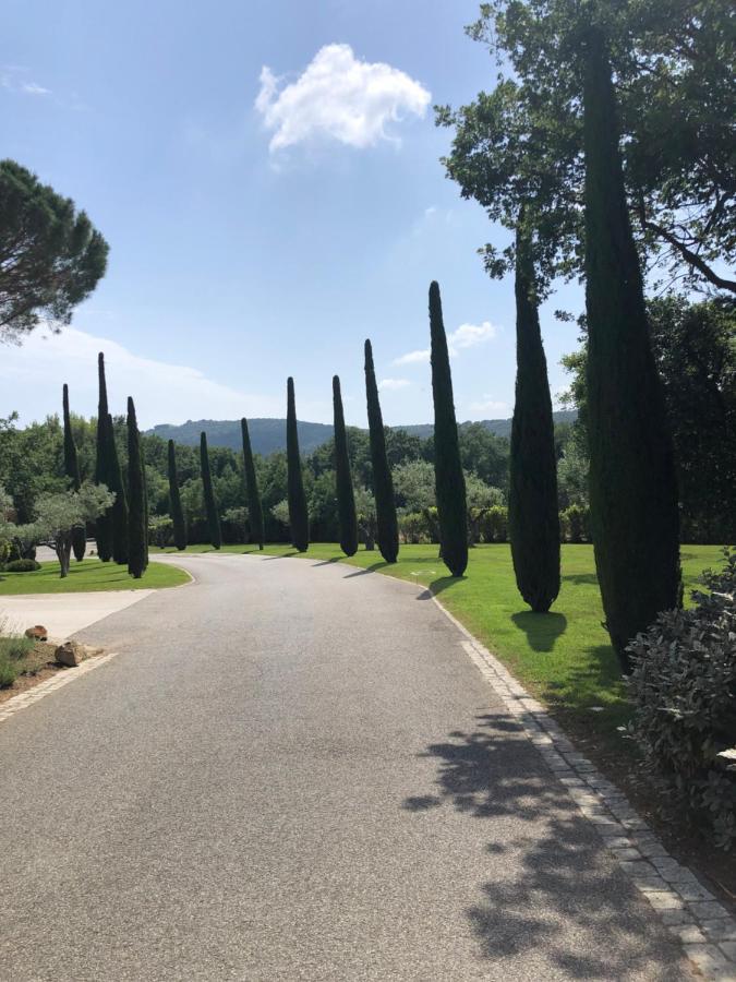 Charmantes Haus Im Golf Club Saint Tropez Luaran gambar
